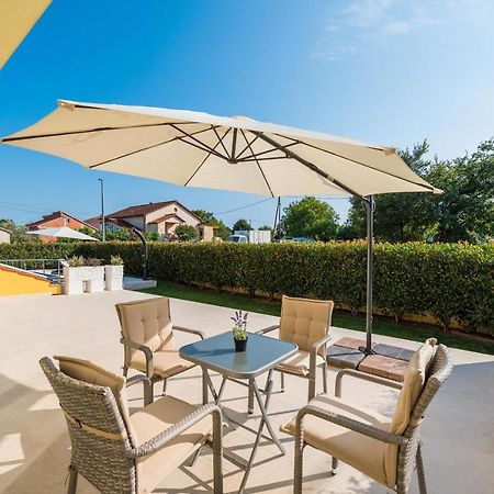 Villa Petra S Bazenom, Rostiljem I Parkingom ザダル エクステリア 写真