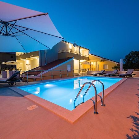 Villa Petra S Bazenom, Rostiljem I Parkingom ザダル エクステリア 写真