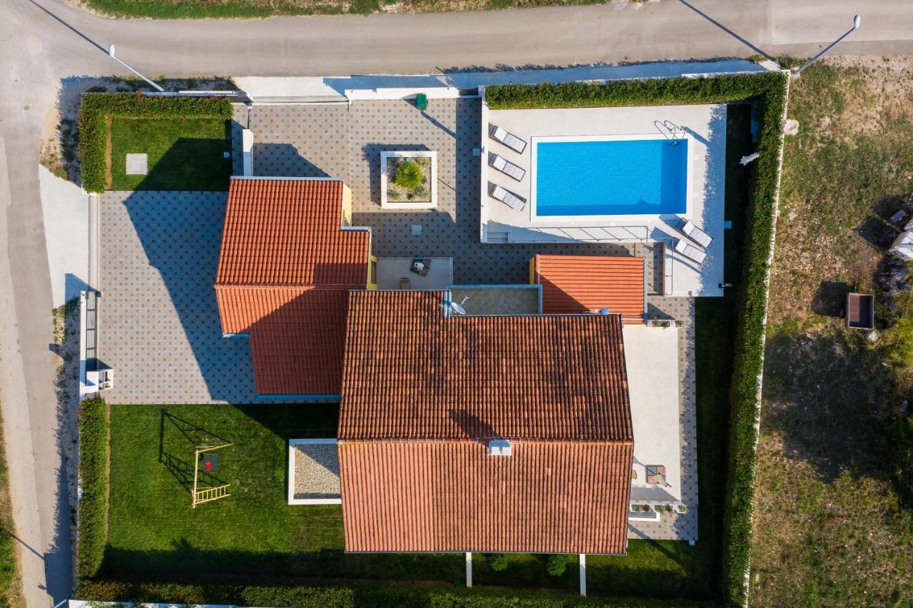 Villa Petra S Bazenom, Rostiljem I Parkingom ザダル エクステリア 写真