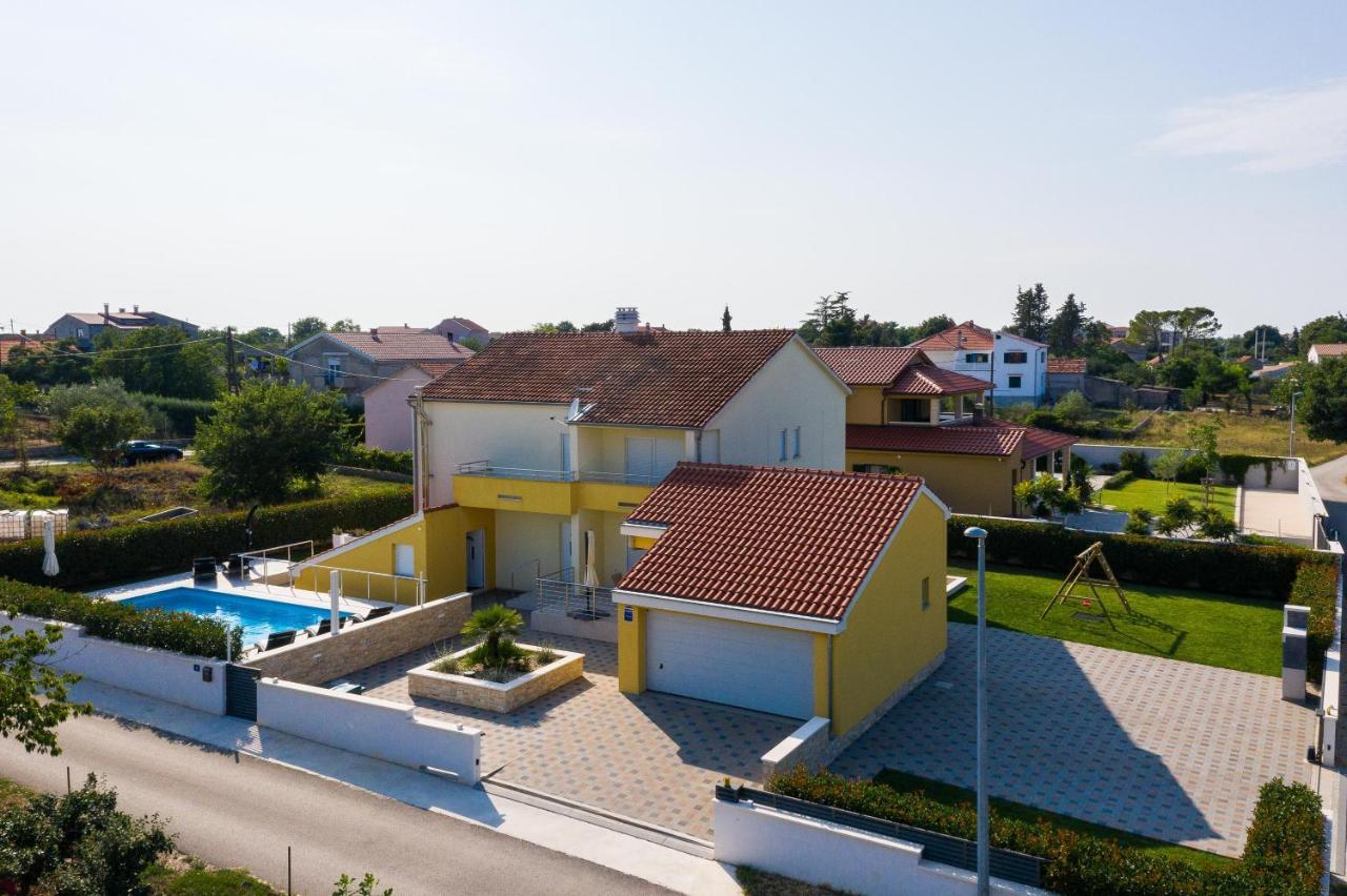 Villa Petra S Bazenom, Rostiljem I Parkingom ザダル エクステリア 写真