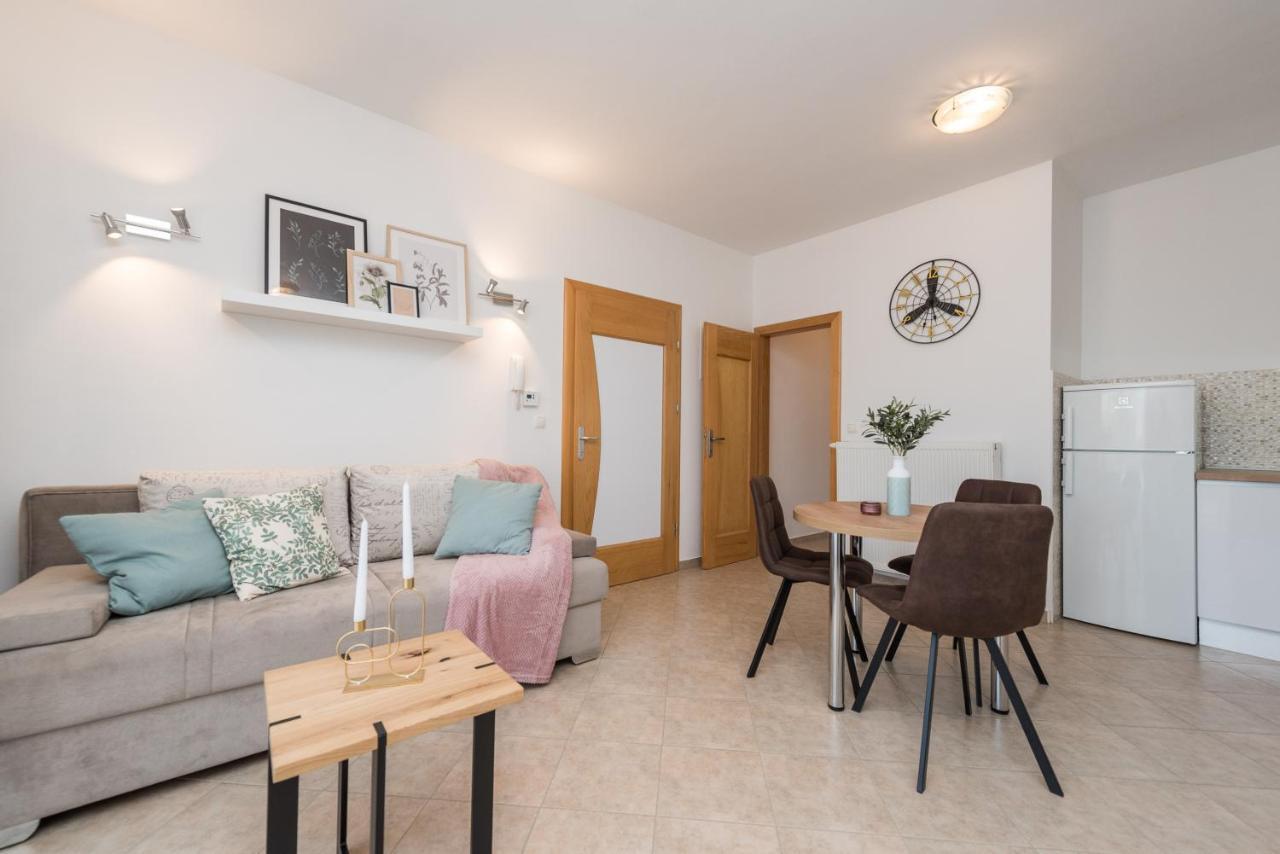 Villa Petra S Bazenom, Rostiljem I Parkingom ザダル エクステリア 写真