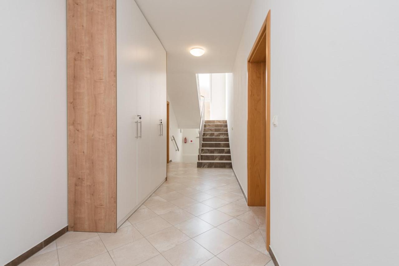 Villa Petra S Bazenom, Rostiljem I Parkingom ザダル エクステリア 写真
